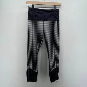 Lululemon Runday Crop‎ 23" Leggings Womens 4 Blk/Wht Luxstreme Parallel Stripe